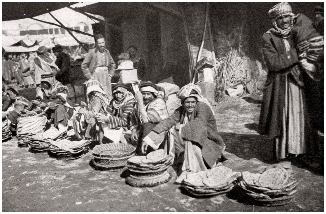 Suq El Khubur, un marché de pain local, Bagdad, Irak, 1925 - A. Kerim
