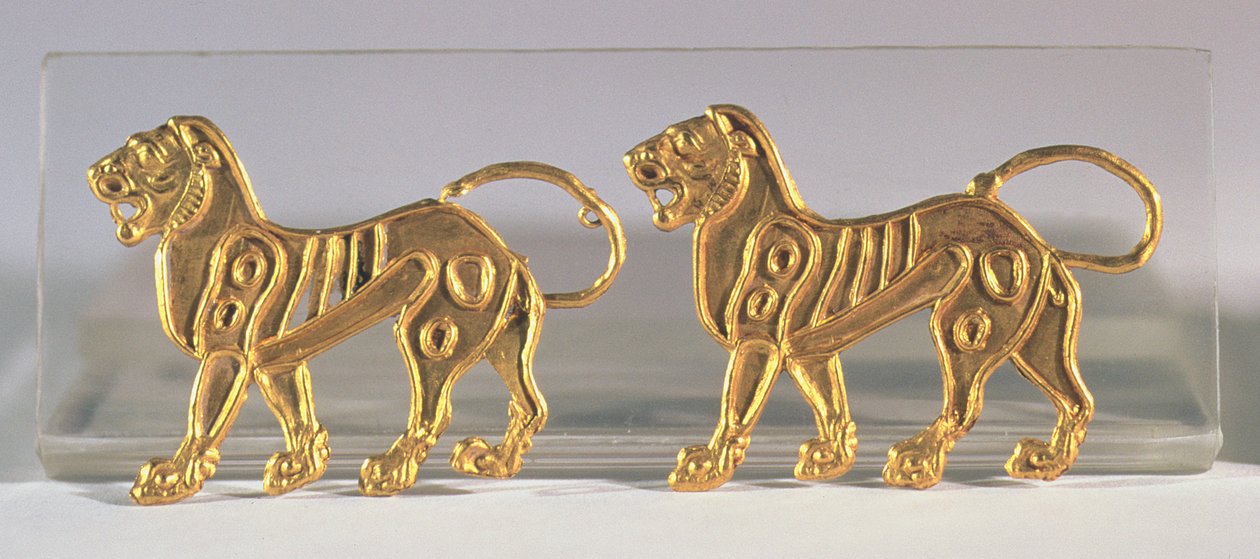 Deux séquences de lions cousues sur des robes cérémonielles, de Hamadan, c.5e-4e siècle av. J.-C. - Achaemenid