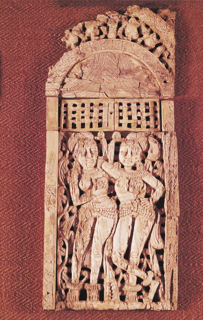 Plaque indienne sculptée représentant deux figures féminines sous un torana, de Begram, Afghanistan, 1er-2e siècle - Afghan School