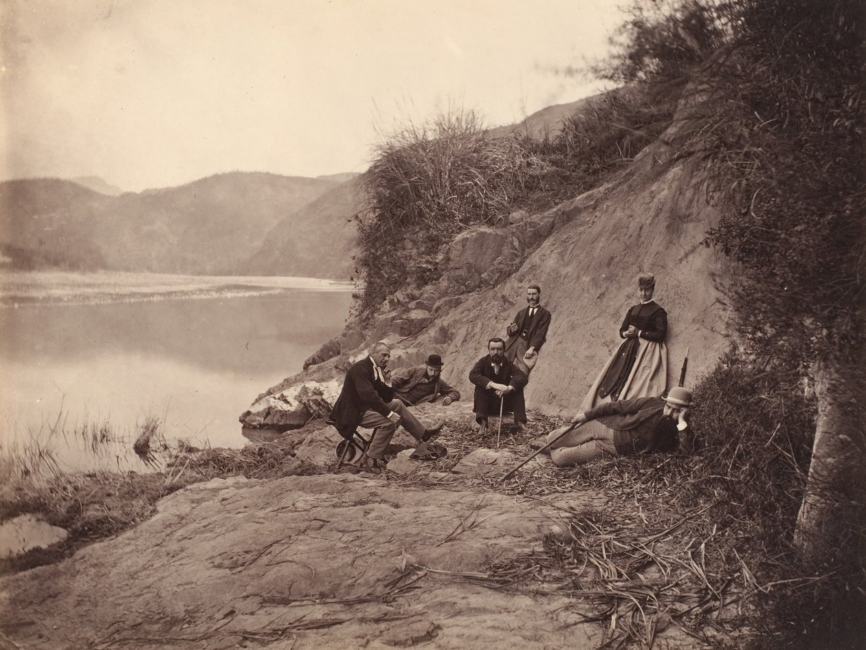 [Portrait de groupe près du monastère de Fangguangyan, Fujian], vers 1869. - Afong Lai