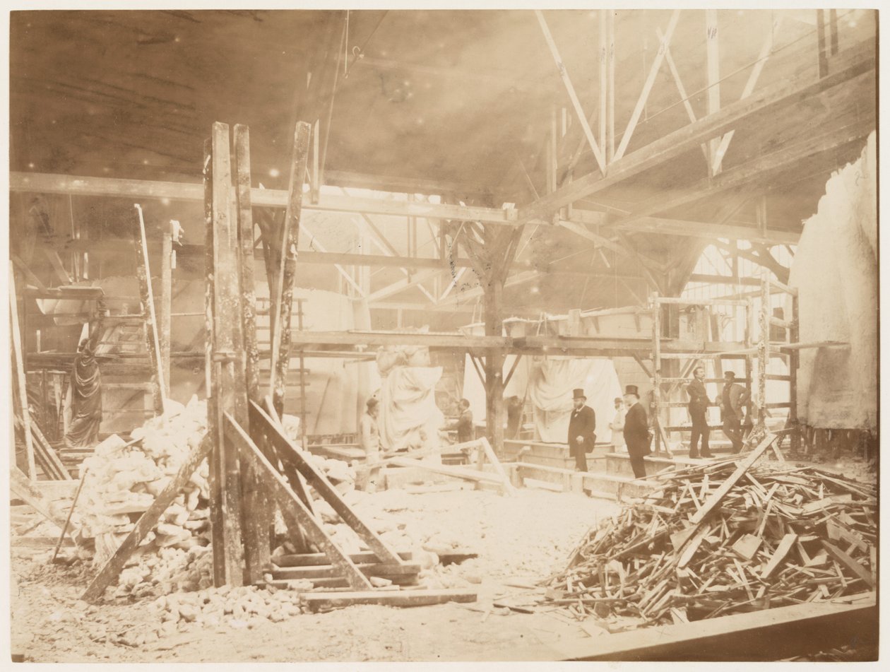 Atelier de Bartholdi, avec des modèles de la Statue de la Liberté en arrière-plan, Paris, 1883 - Albert Fernique