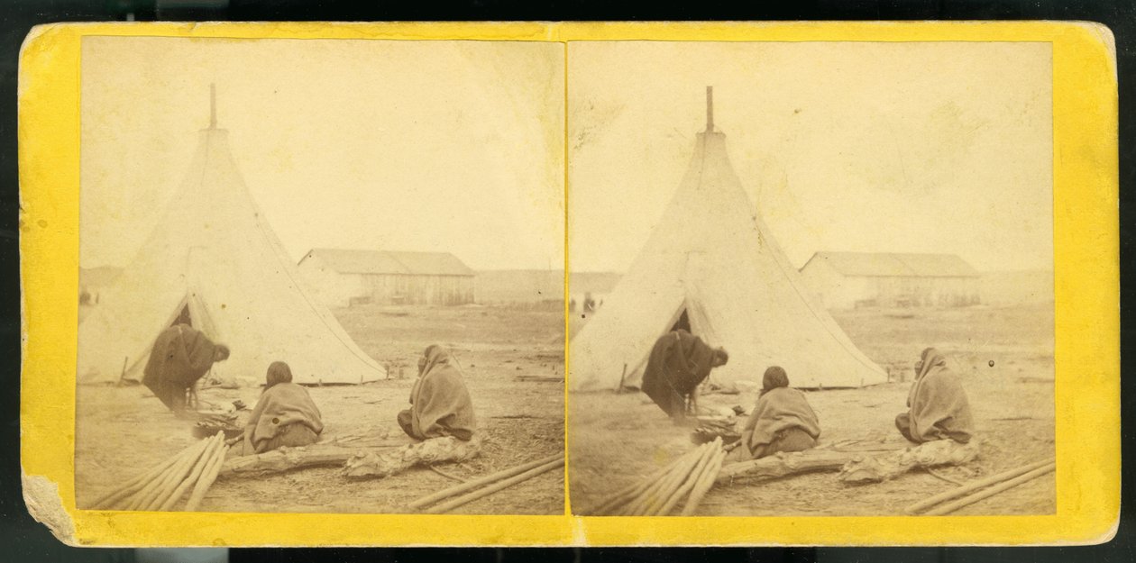 Femmes cuisinant devant la tente de Spotted Tail, 1868 - Alexander Gardner