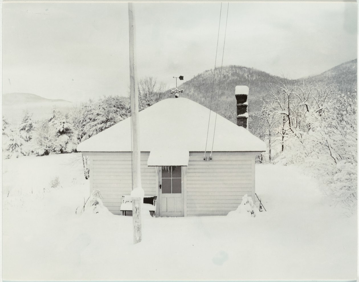 Première neige et la petite maison - Alfred Stieglitz