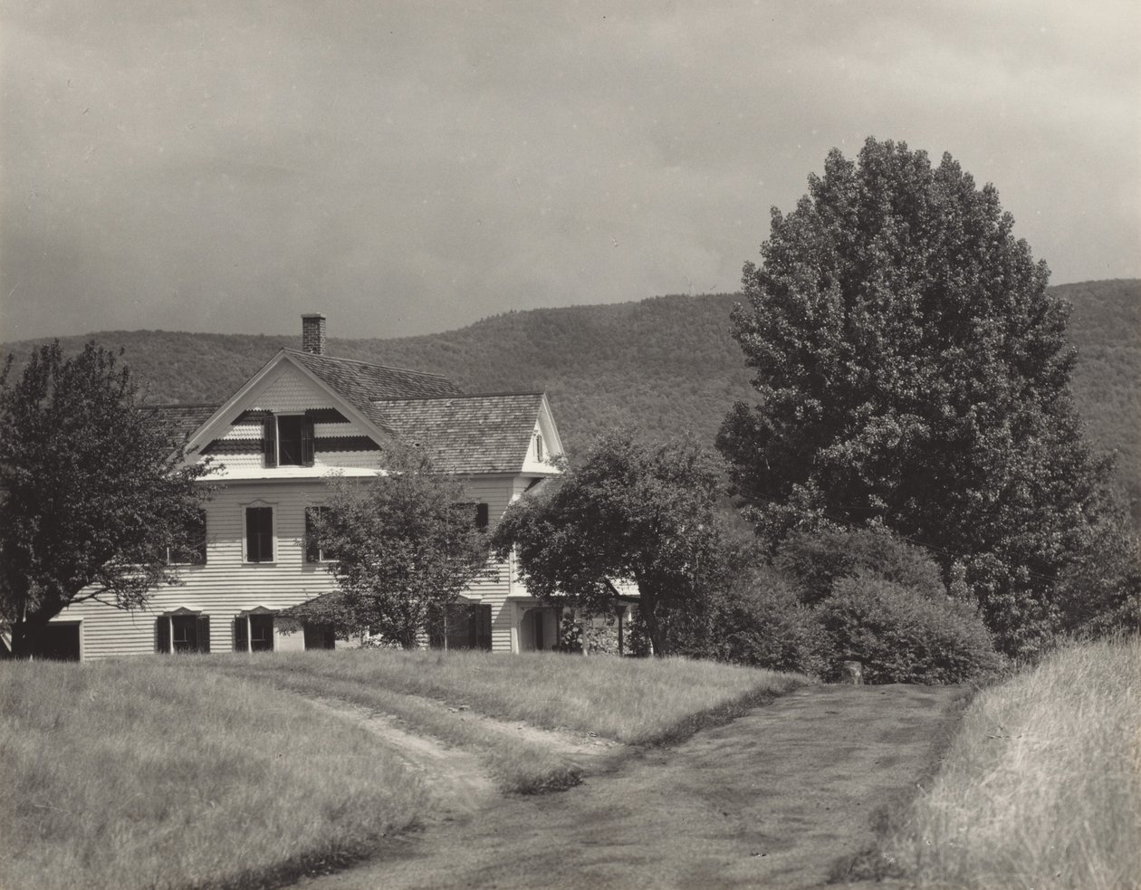 La maison sur la colline - Alfred Stieglitz