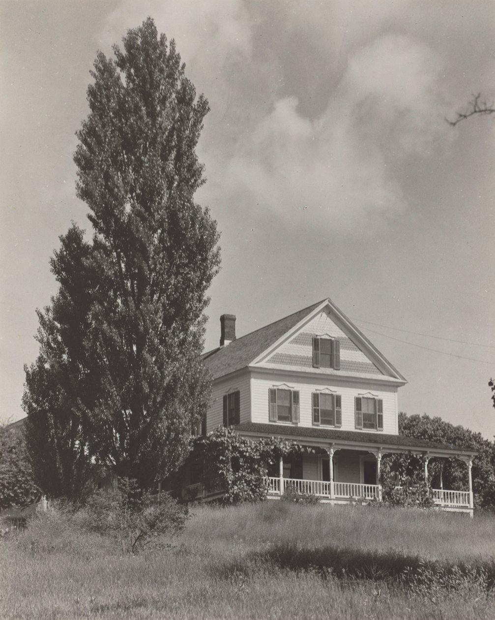 Maison sur la colline, Lake George - Alfred Stieglitz