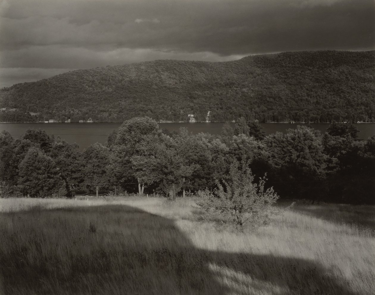 Le lac George vu depuis la colline - Alfred Stieglitz