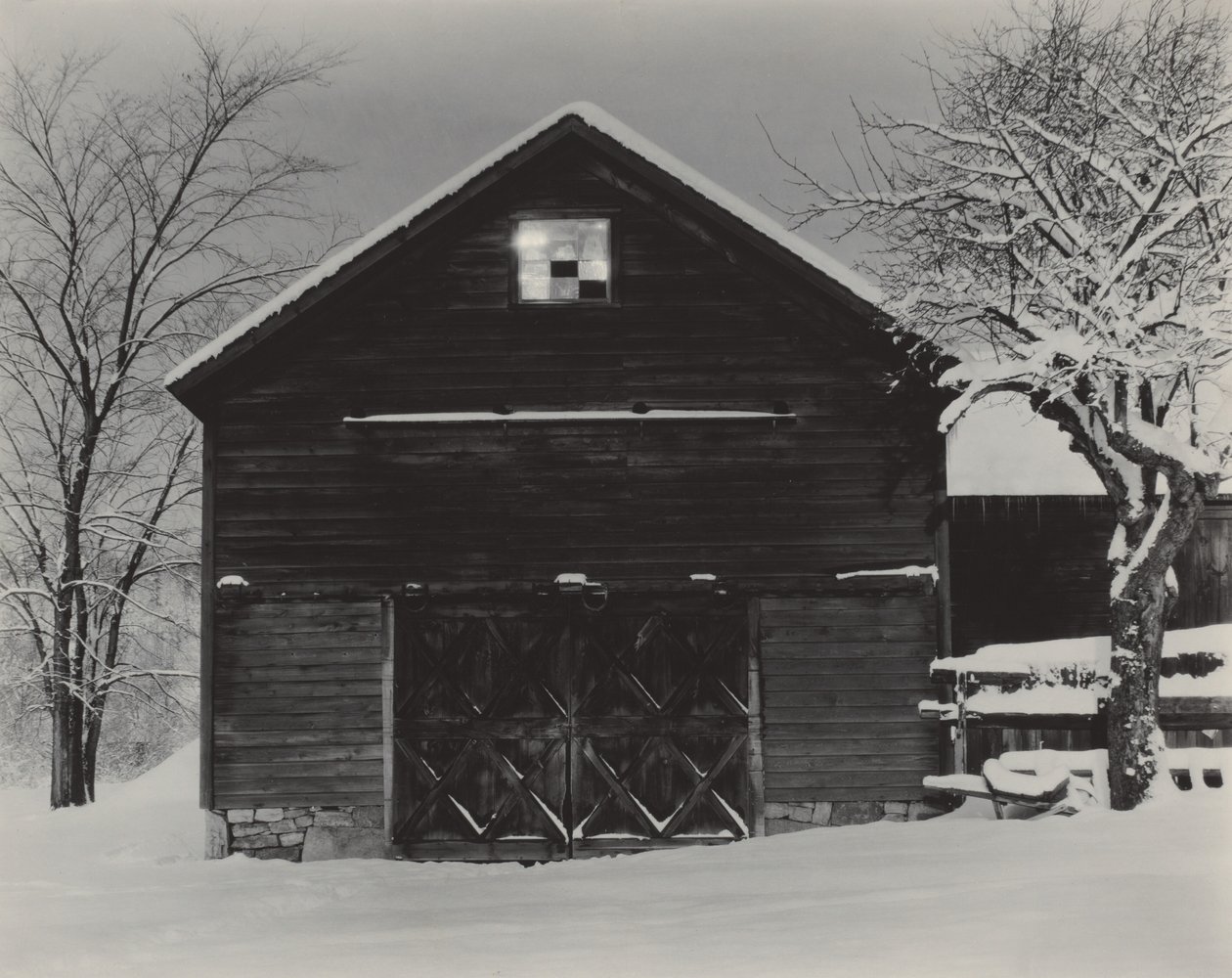 La grange noire et la neige blanche - Alfred Stieglitz