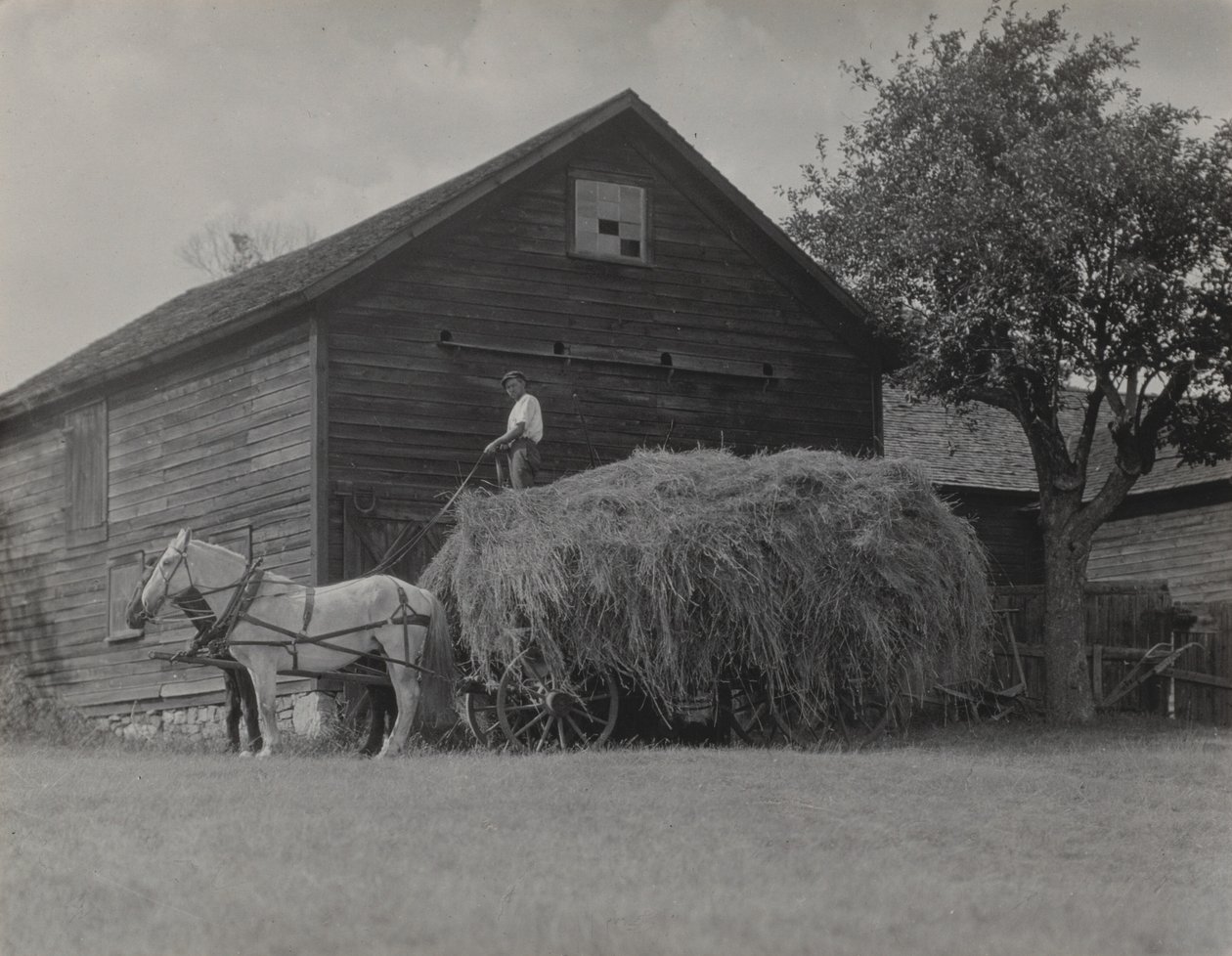 La charrette à foin et la grange - Alfred Stieglitz