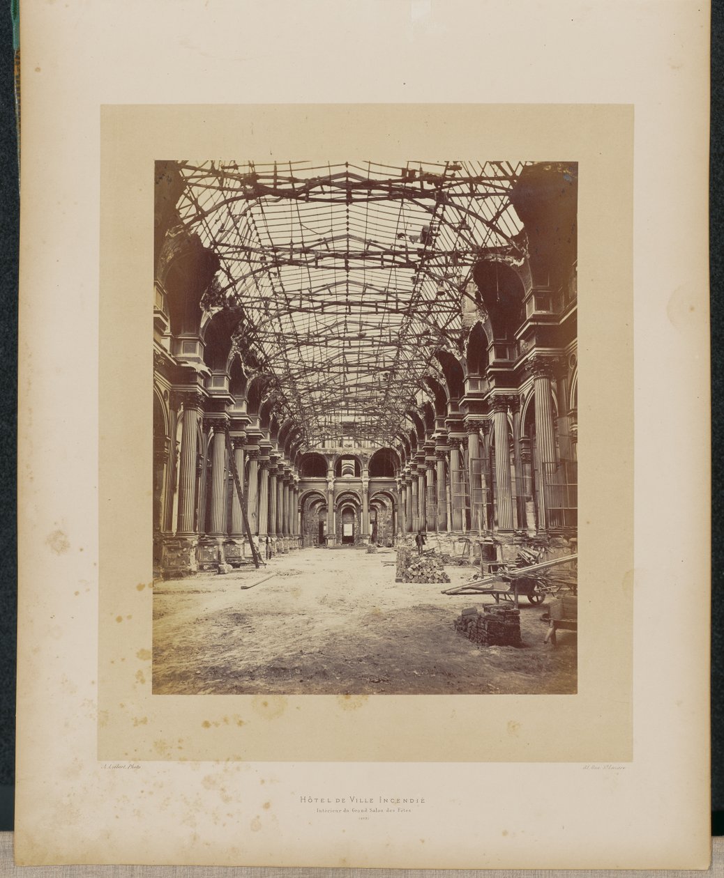 Hôtel de Ville incendié. Intérieur du Grand Salon des Fêtes. - Alphonse J. Liébert