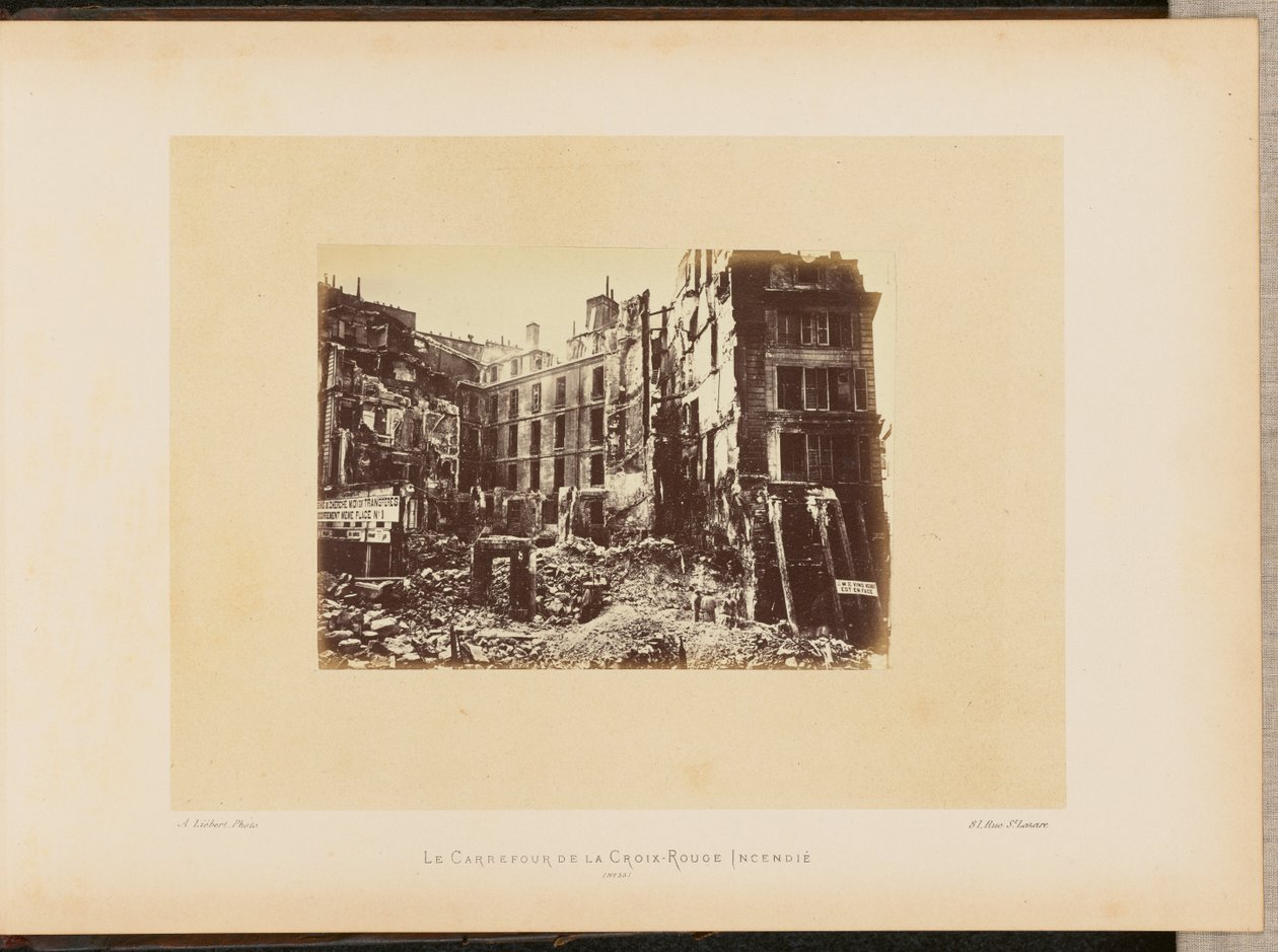 Le Carrefour de la Croix-Rouge incendié. - Alphonse J. Liébert
