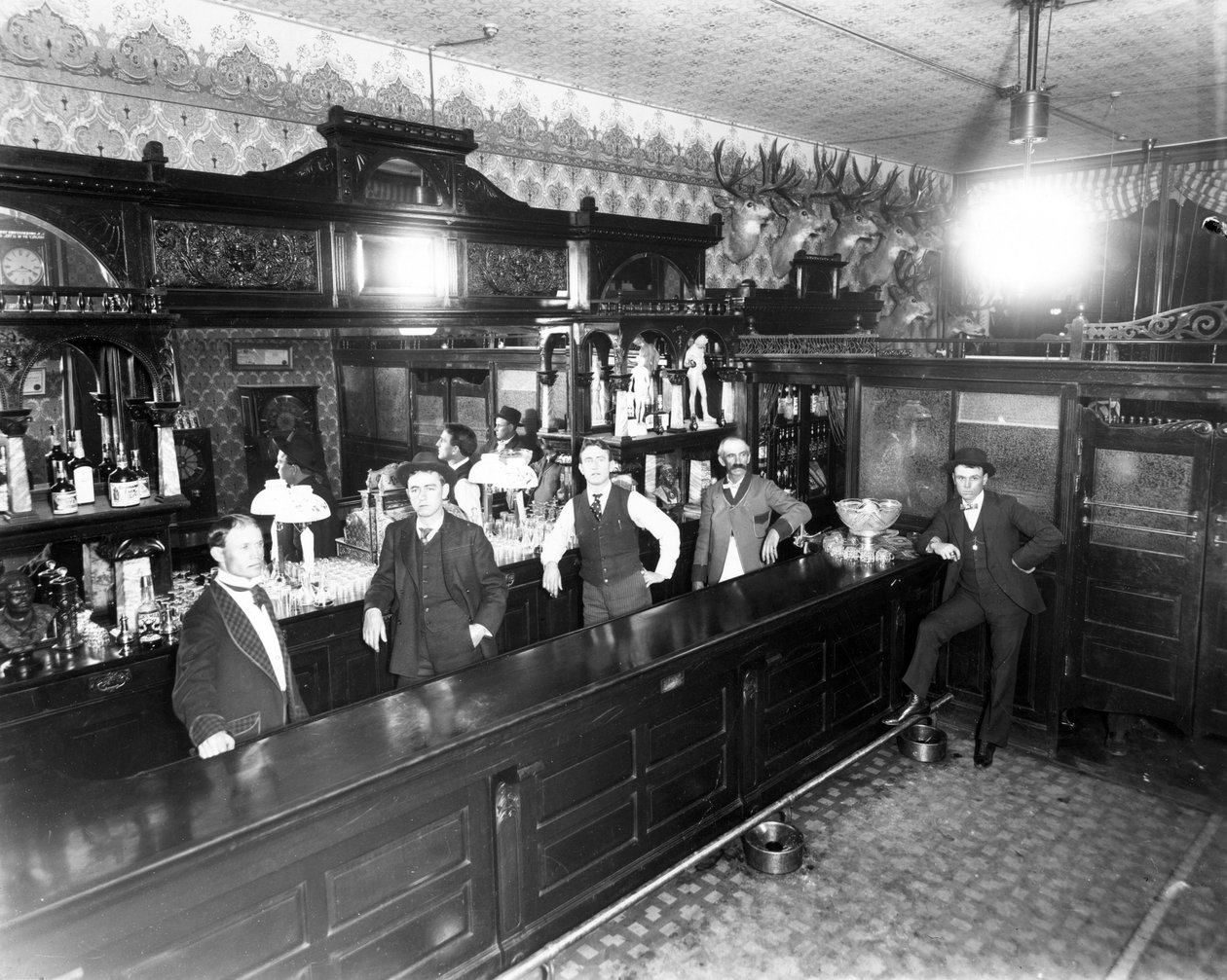 Saloon de Leadville, vers 1883-89 - American Photographer