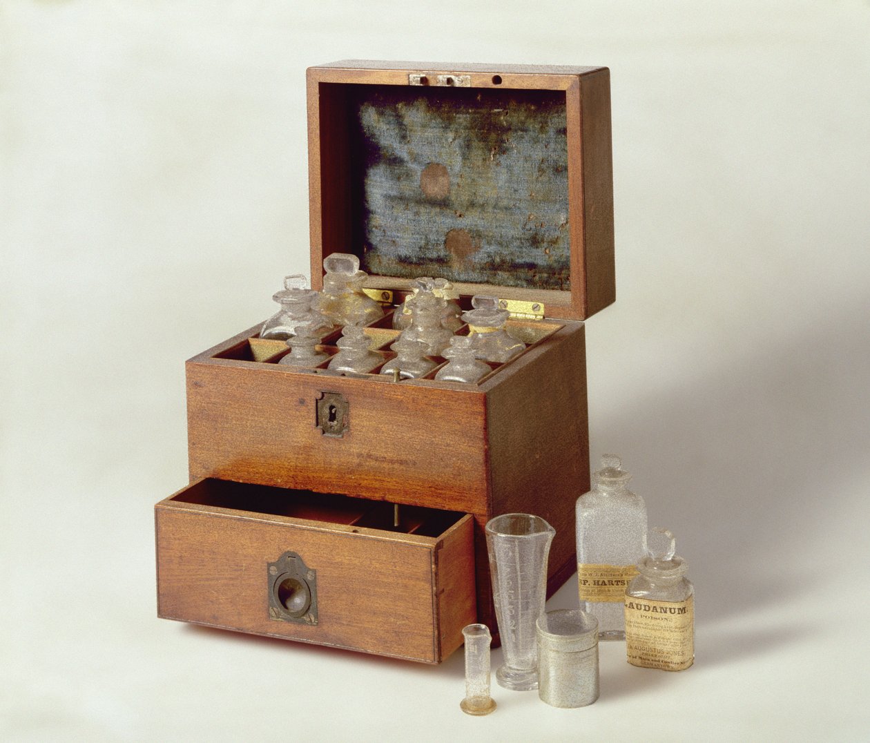 Coffret de médecine de voyage, c.1800 - American School