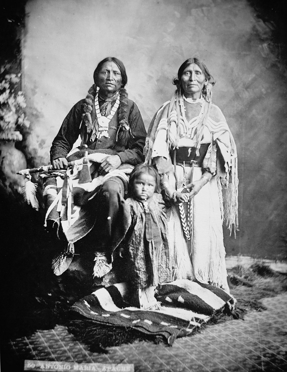 Chef Apache Antonio Maria avec sa famille - American Photographer