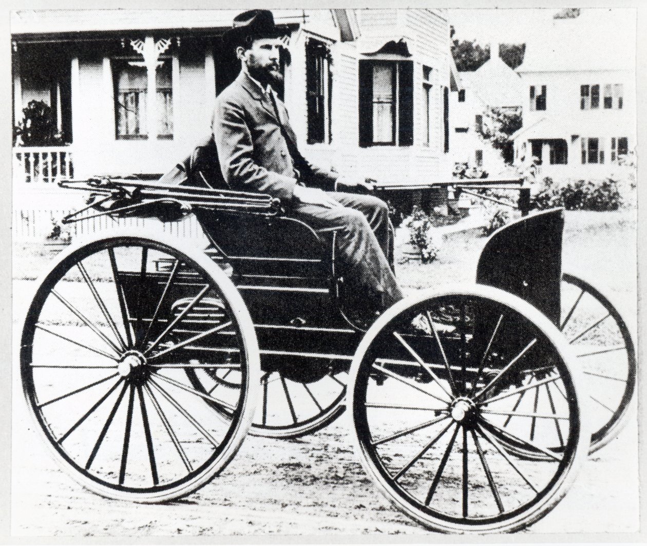 Première automobile américaine, conçue et construite par Charles et Frank Duryea - American Photographer