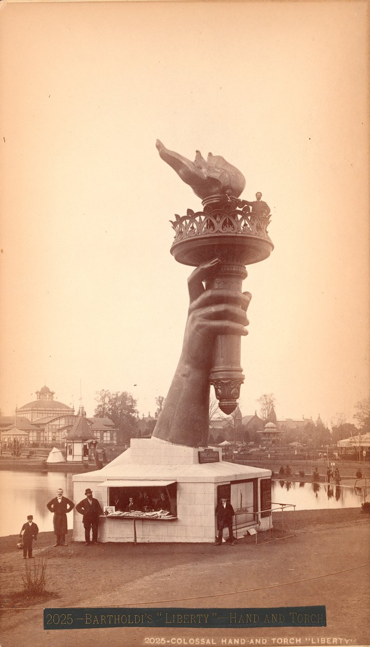 Main et torche de la Statue de la Liberté, vers 1876 - American Photographer