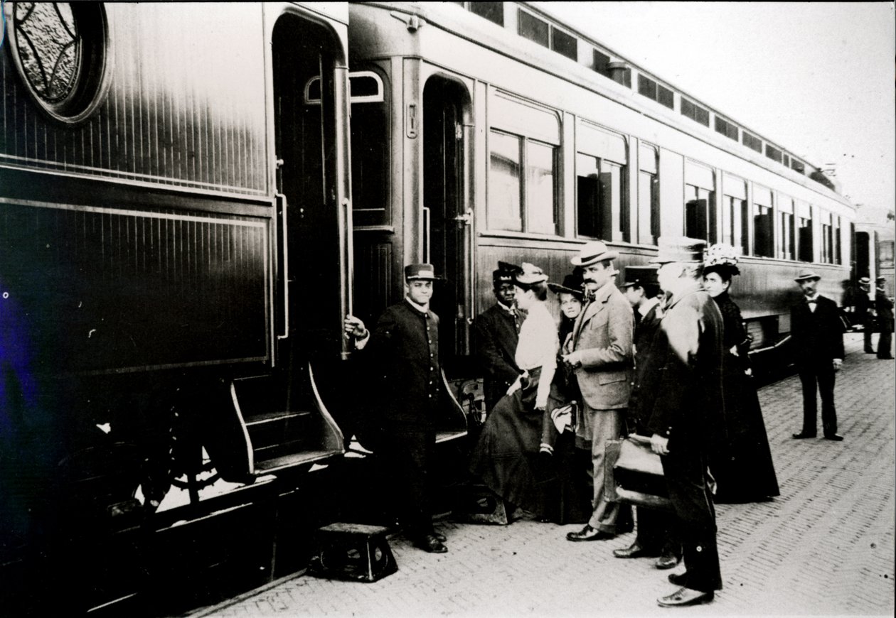 Passagers embarquant dans une voiture Pullman de première classe du Chicago, Burlington & Quincy Railroad en 1910 - American Photographer