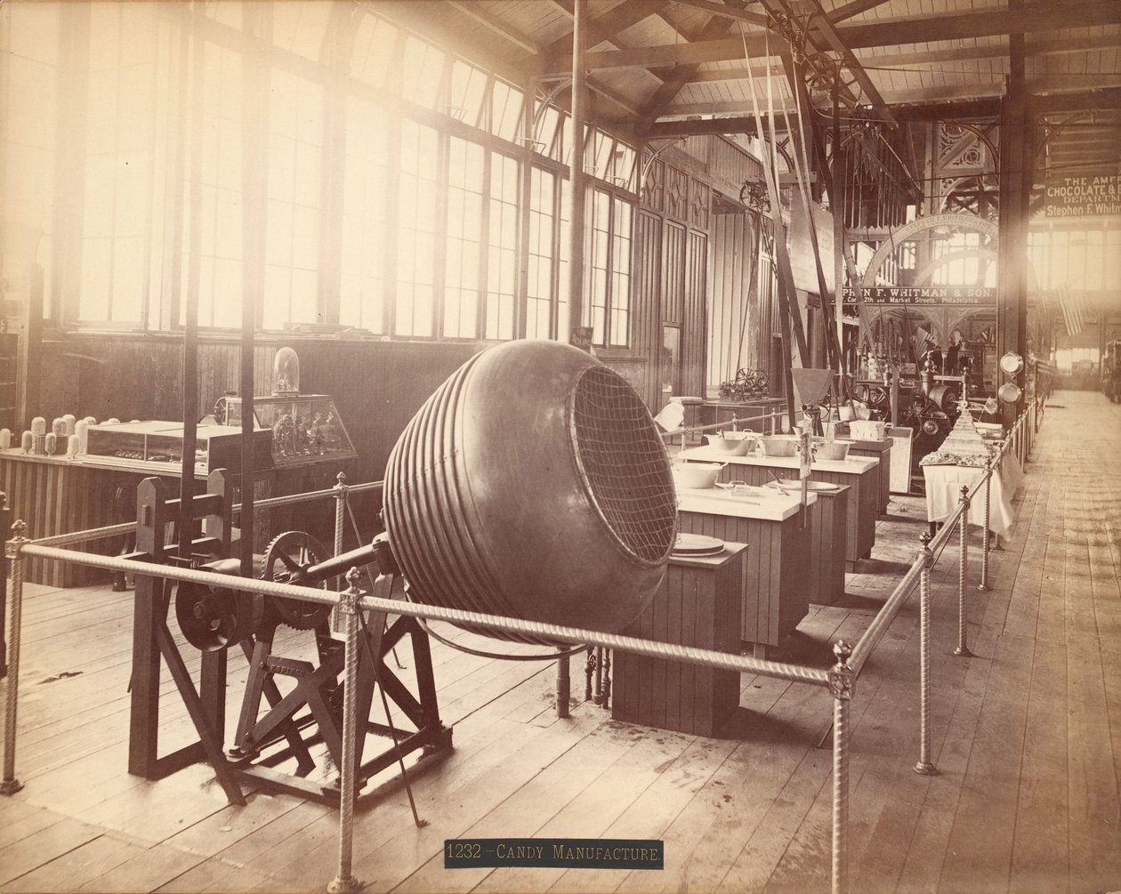 Exposition de Stephen F. Whitman & Sons dans le Hall des Machines de l