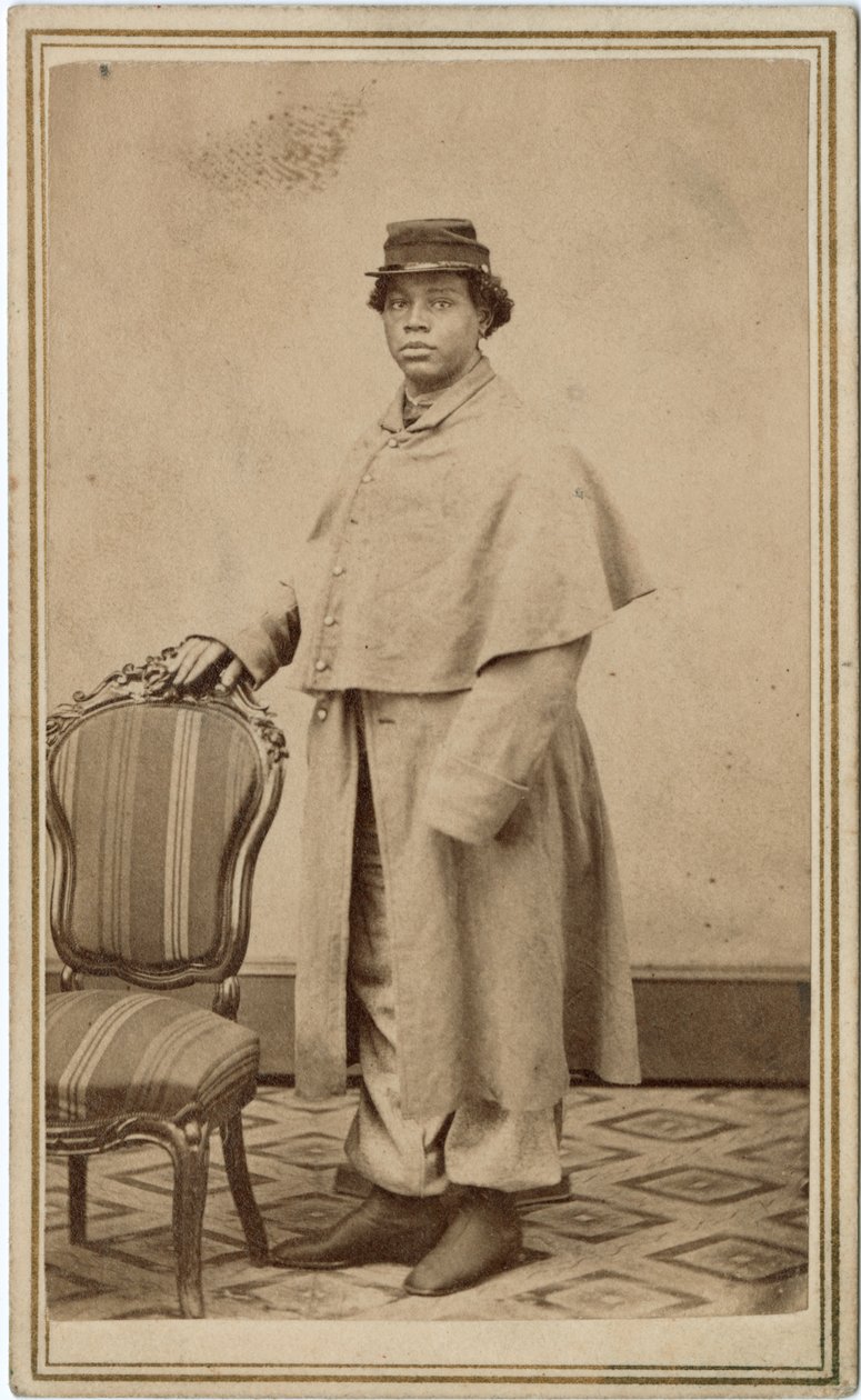 Femme afro-américaine non identifiée en uniforme - American Photographer