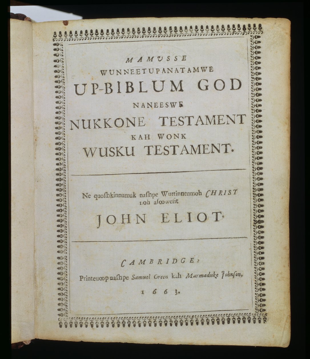 Mamusse Wunneetupanatamwe up-Biblum God (La Sainte Bible entière de Dieu), page de titre de La Bible, également connue sous le nom de Bible indienne d