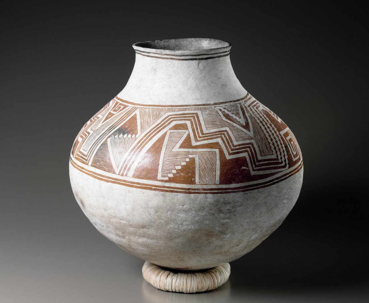 Pot Mogollon avec motifs géométriques, style II - American School