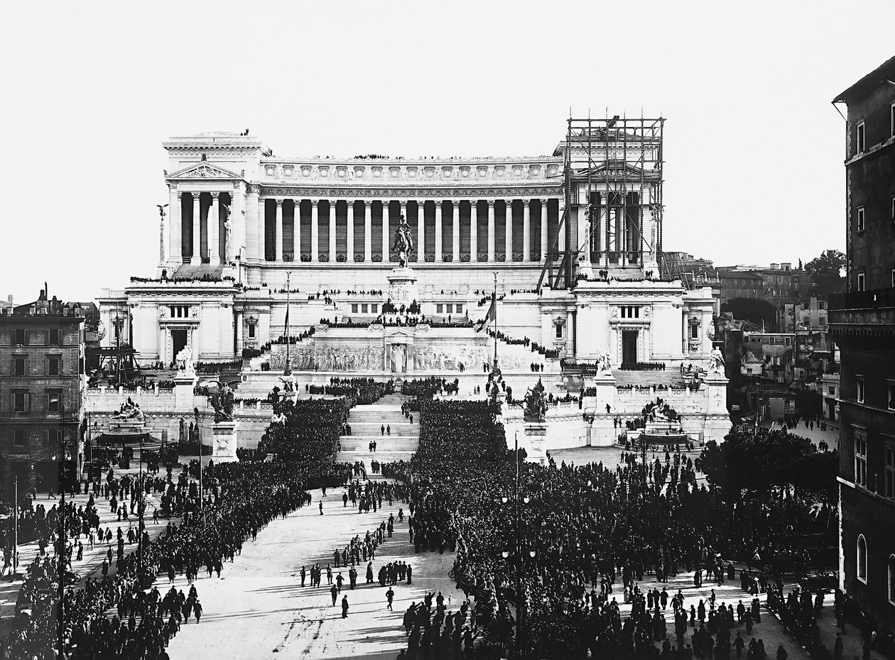 Célébration fasciste commémorant le Soldat Inconnu à l
