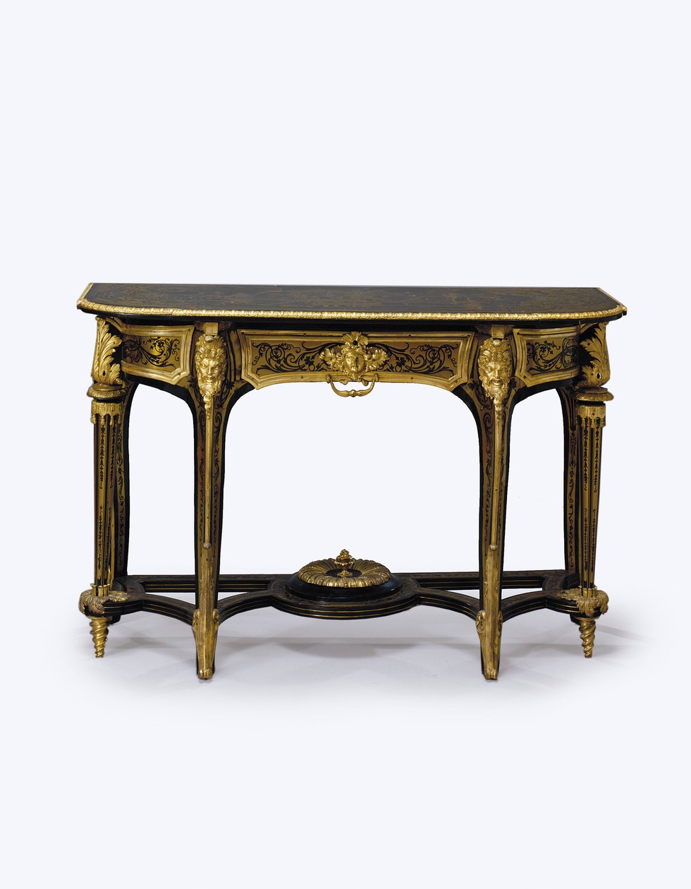 Une paire de tables de console en écaille de tortue brune montée en or moulu, vers 1710 - Andre Charles (attr. to) Boulle