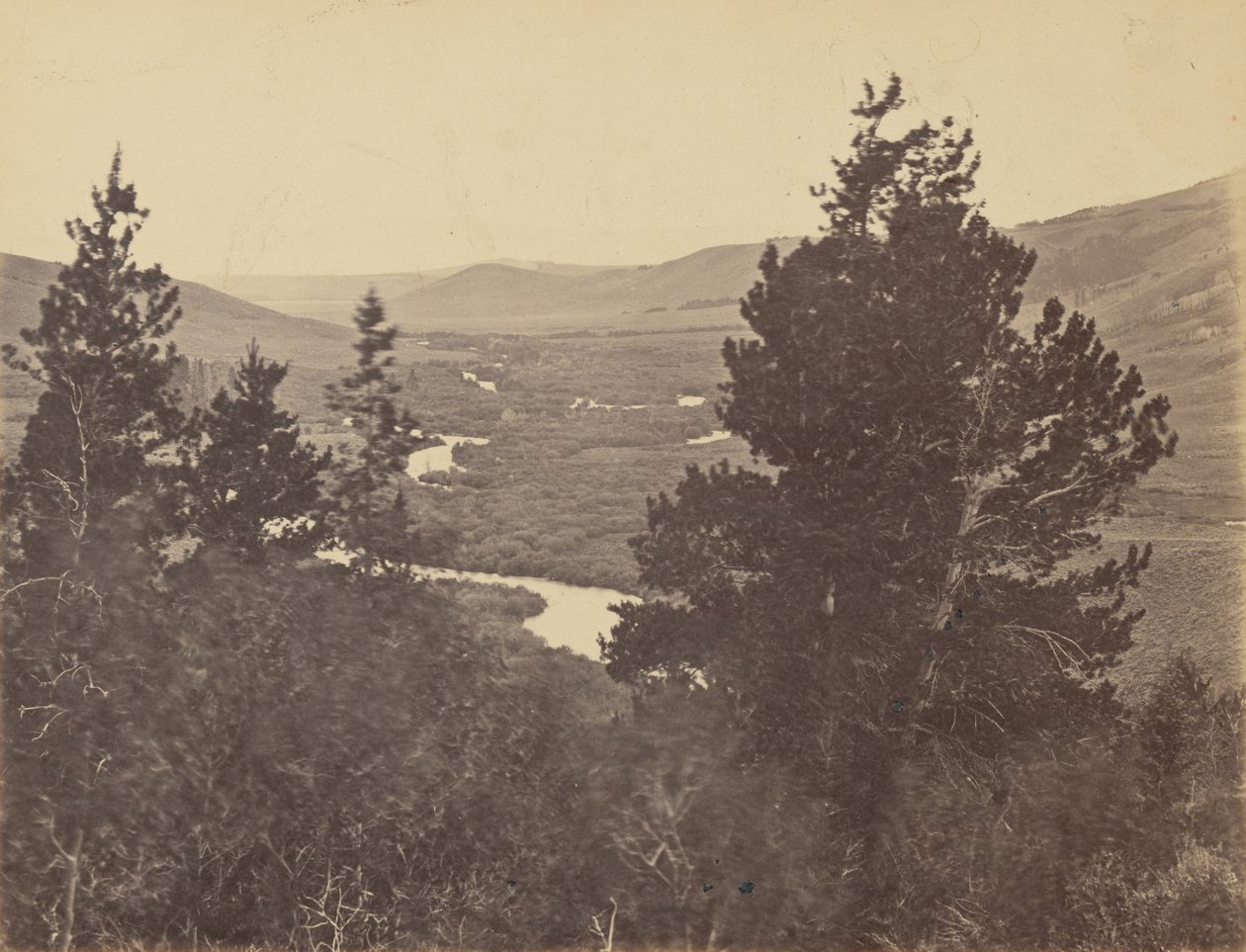 Planche 14. Vallée du Grand Laramie, vue des montagnes, 1869 (photo) - Andrew Joseph Russell