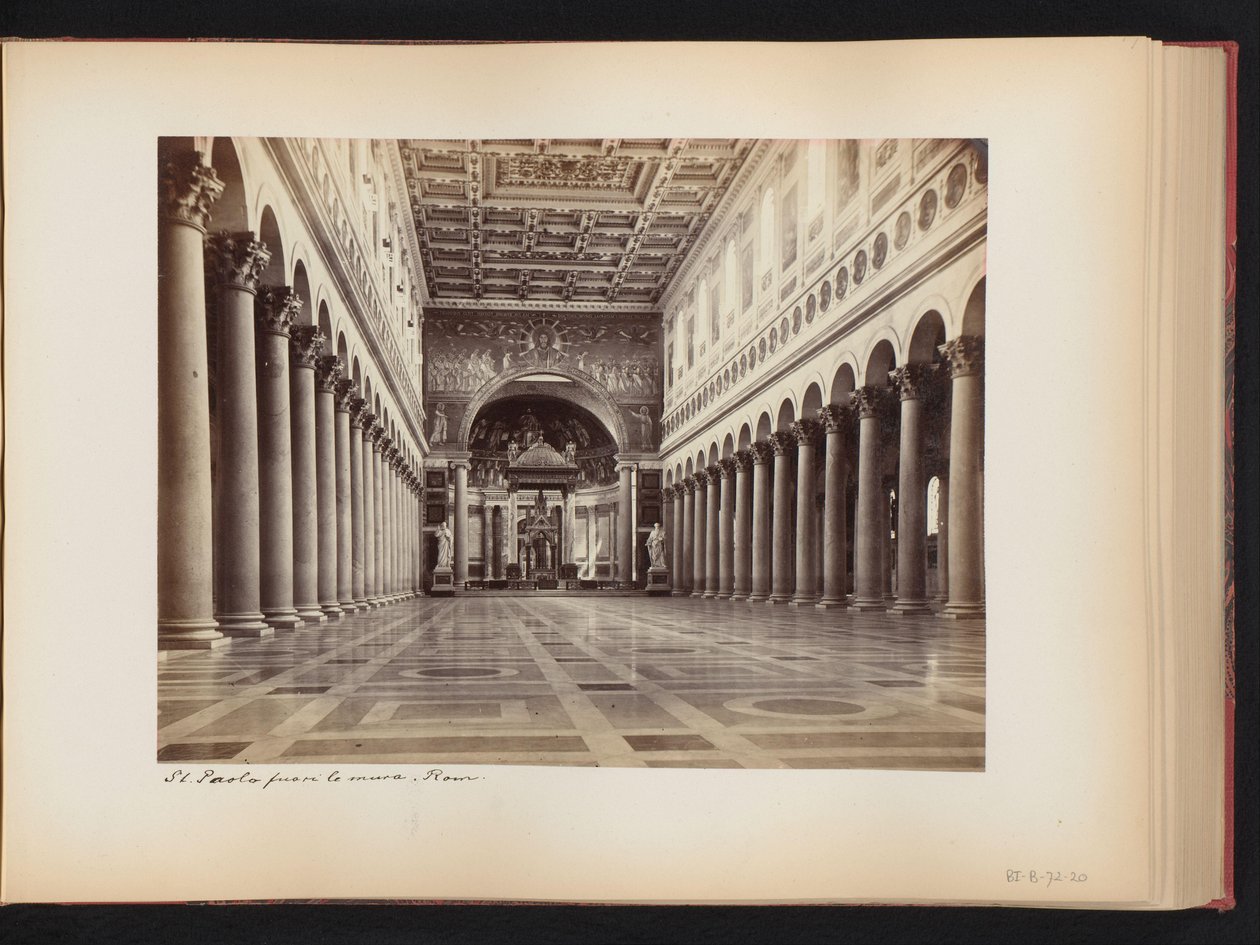 Intérieur de Saint-Paul-hors-les-Murs à Rome, Italie - Anonymous