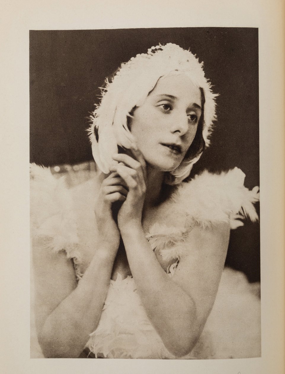 Anna Pavlova dans le ballet La Mort du cygne de Camille Saint-Saëns - Anonymous Anonymous