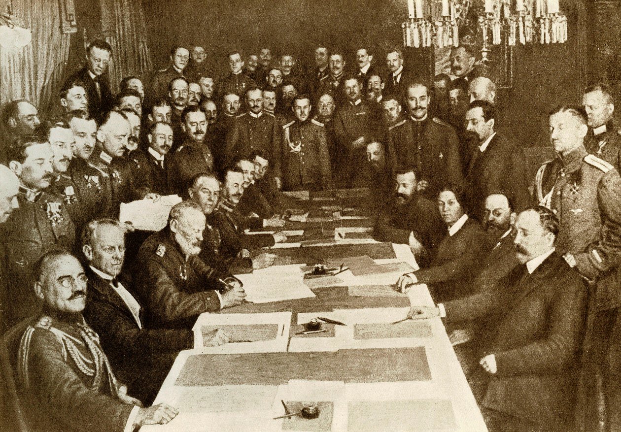 Première Guerre mondiale : signature du traité de paix de Brest-Litovsk le 03/03/1917 entre les Allemands et les Russes. L