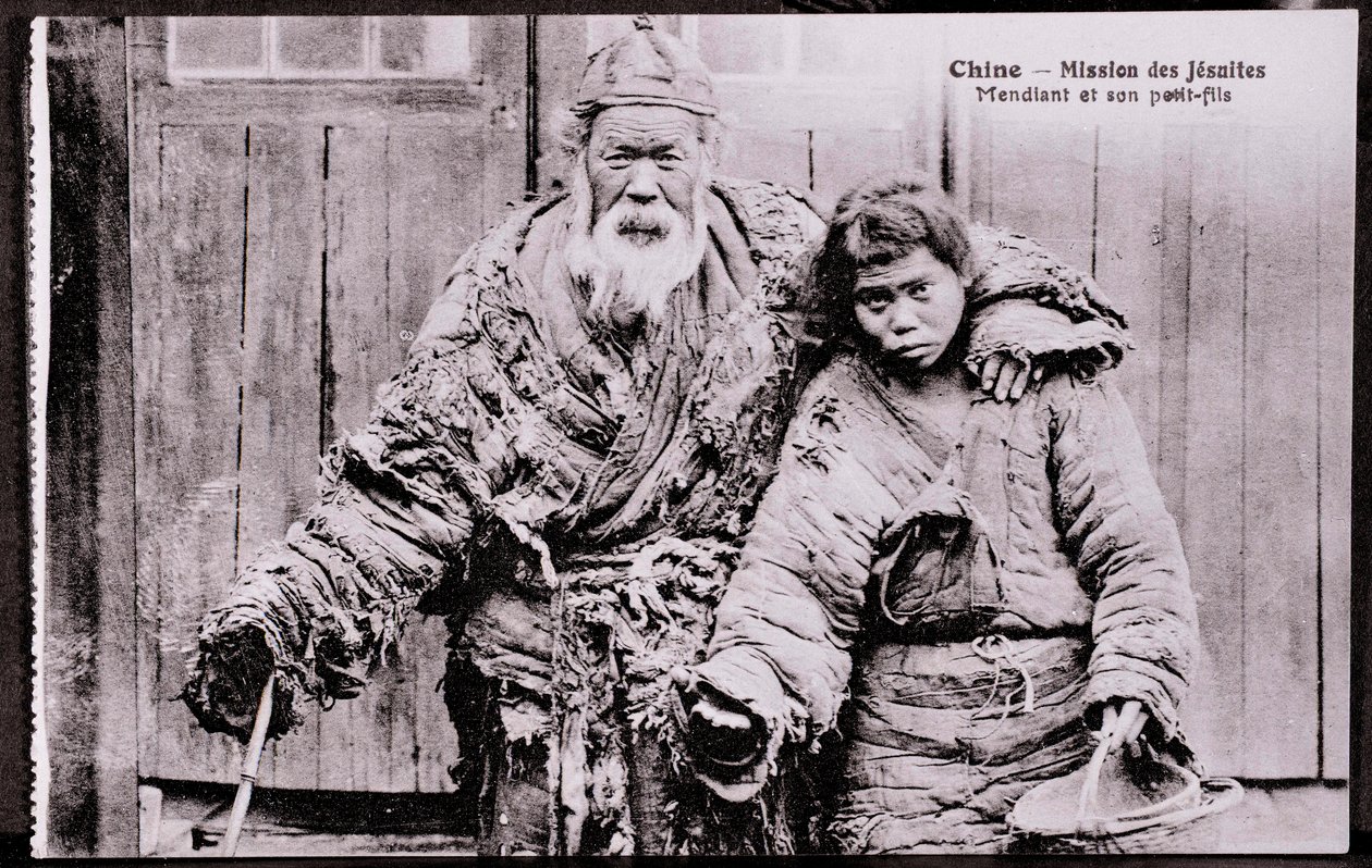 Vieux mendiant avec petit-fils - Photographie du début du 20e siècle - Collection privée - Anonymous Anonymous