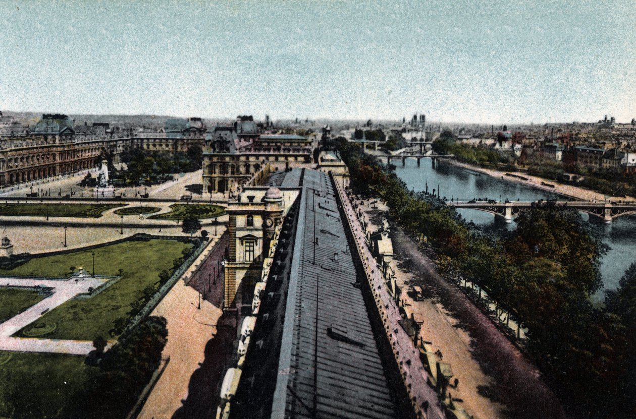 Paris : panorama vers le Louvre. La Seine et la Cathédrale Notre-Dame, à droite. Photographie de 1920 dans "Album Artistique" de la ville de Paris. Collection privée. - Anonymous Anonymous