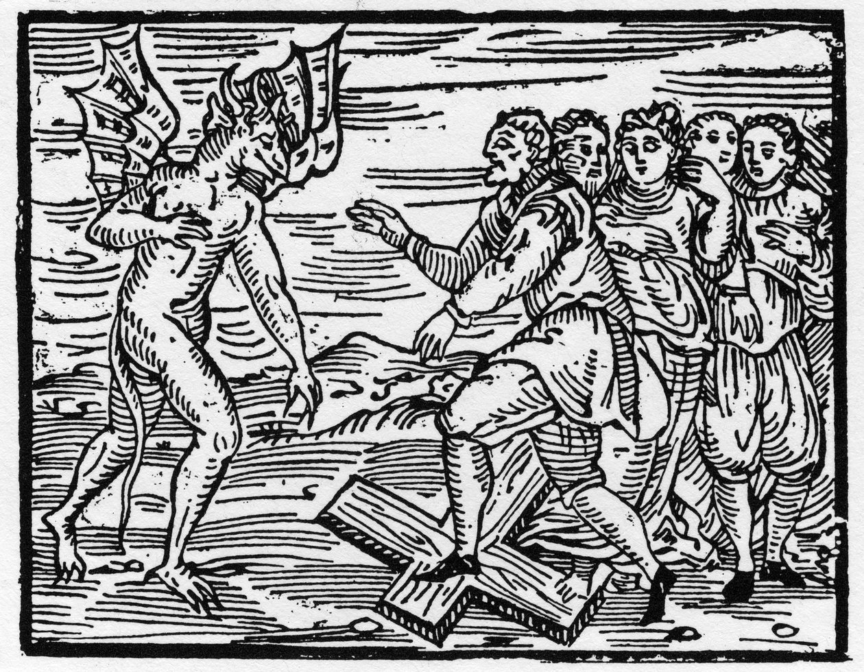 Satan force ses futurs disciples à marcher sur la croix - « Compendium Maleficarum », traite des sorcières, de leurs maux et de leurs sortilèges par Francesco Maria Guazzo ou Guaccio ou Guaccius (15?? -16??) 1608 Collection privée - Anonymous Anonymous