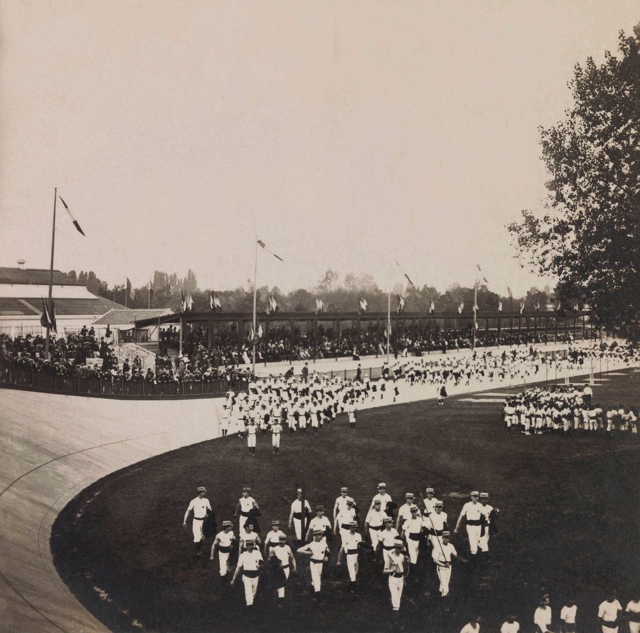 Exposition universelle de 1900 à Paris : Exposition de Vincennes, concours de gymnastique - Anonymous Anonymous