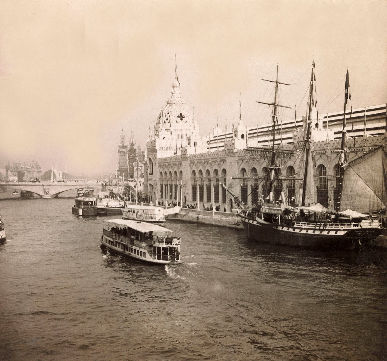 Exposition Universelle de 1900 à Paris : Le palais des armées de terre et de mer - collection privée - Anonymous Anonymous