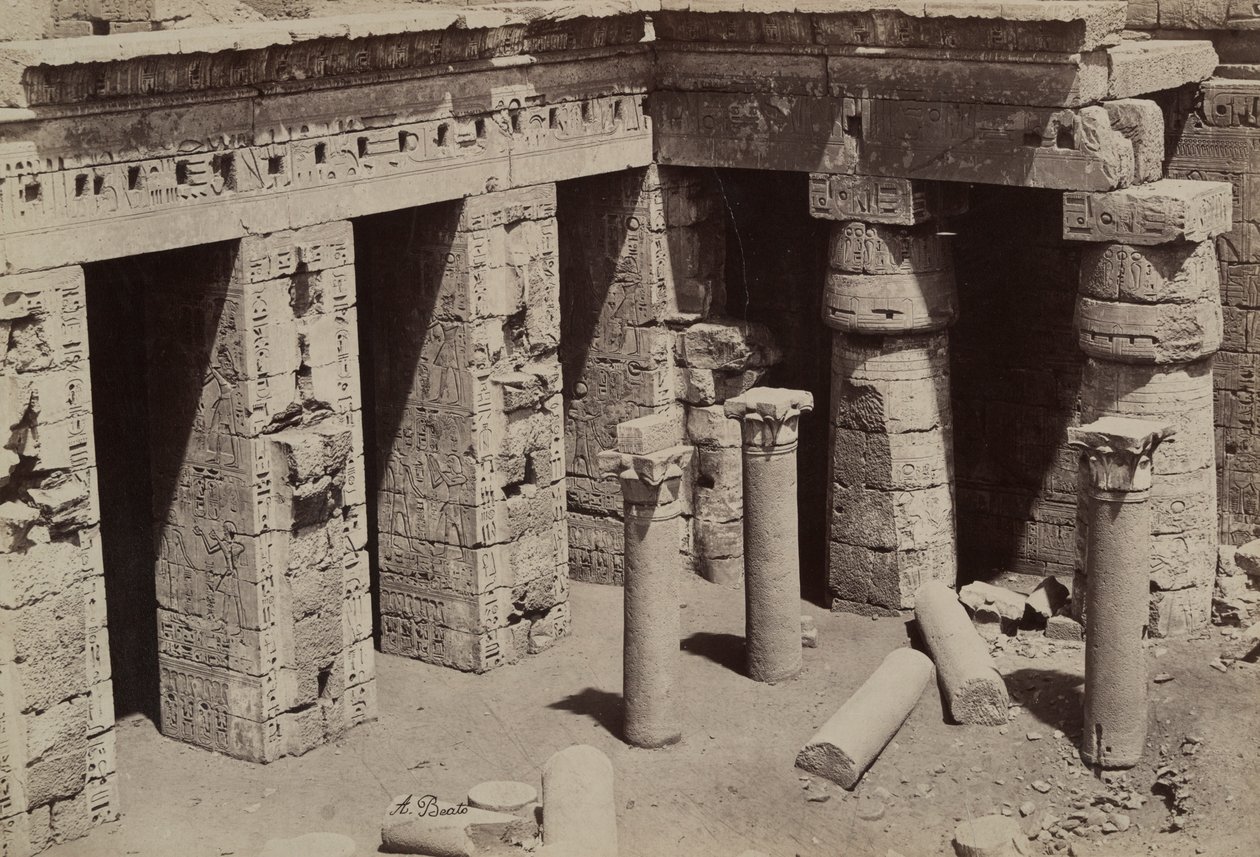 Medinet Habu : Église Copte au centre du Temple de Ramsès III - Antonio Beato