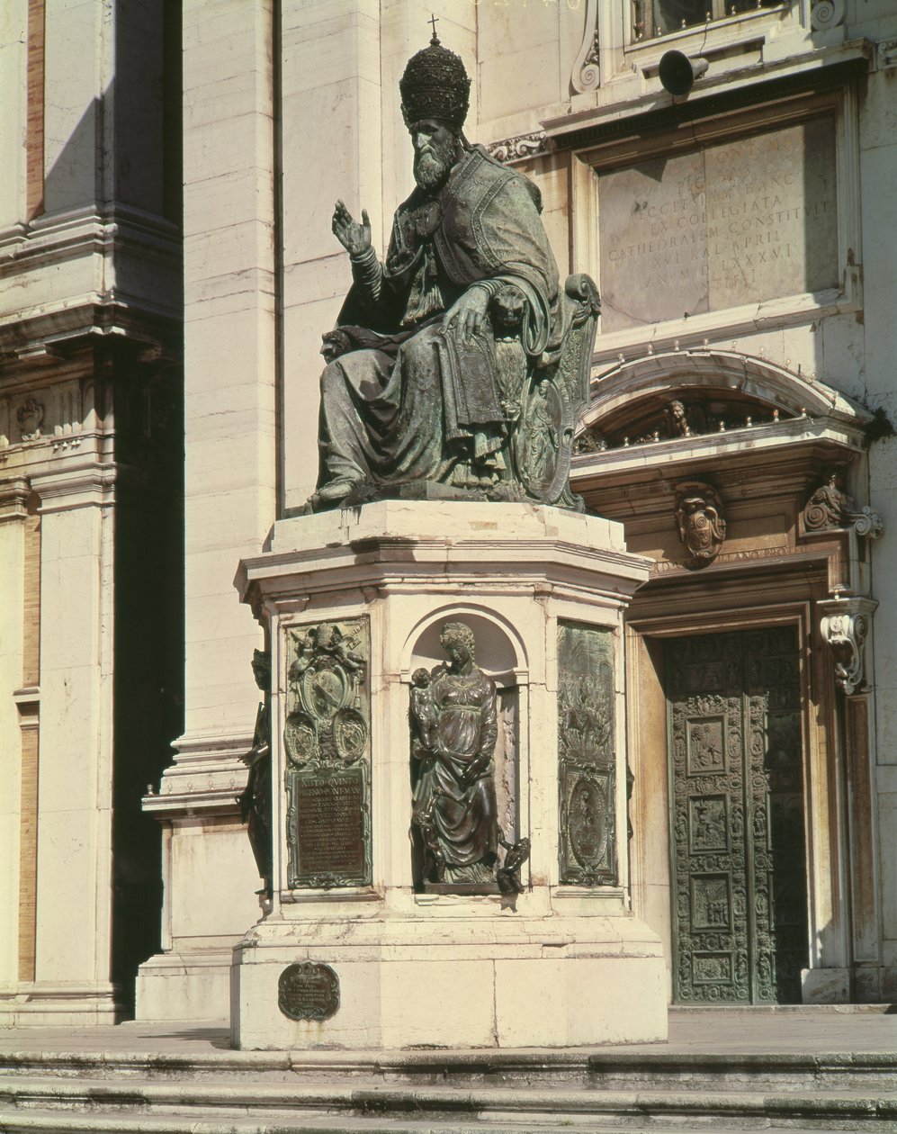 Monument au pape Sixte V devant la basilique de Loreto - Antonio Calcagni