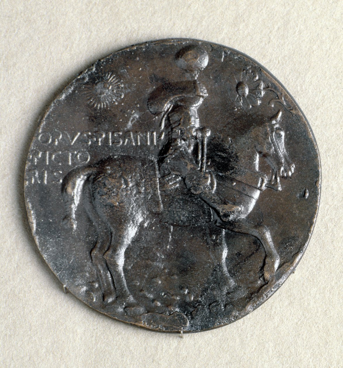 Médaille de Ludovico III Gonzaga (1414-1478), marquis de Mantoue. Recto: le marquis armé à cheval - Antonio Pisanello