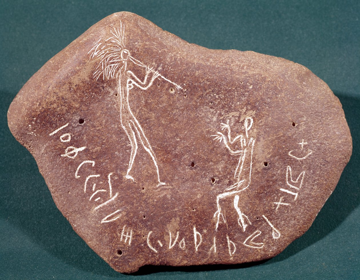 Pierre inscrite avec un danseur, un joueur de flûte et une inscription safaitique, 1er siècle av. J.-C.-3e siècle ap. J.-C. - Arabic School
