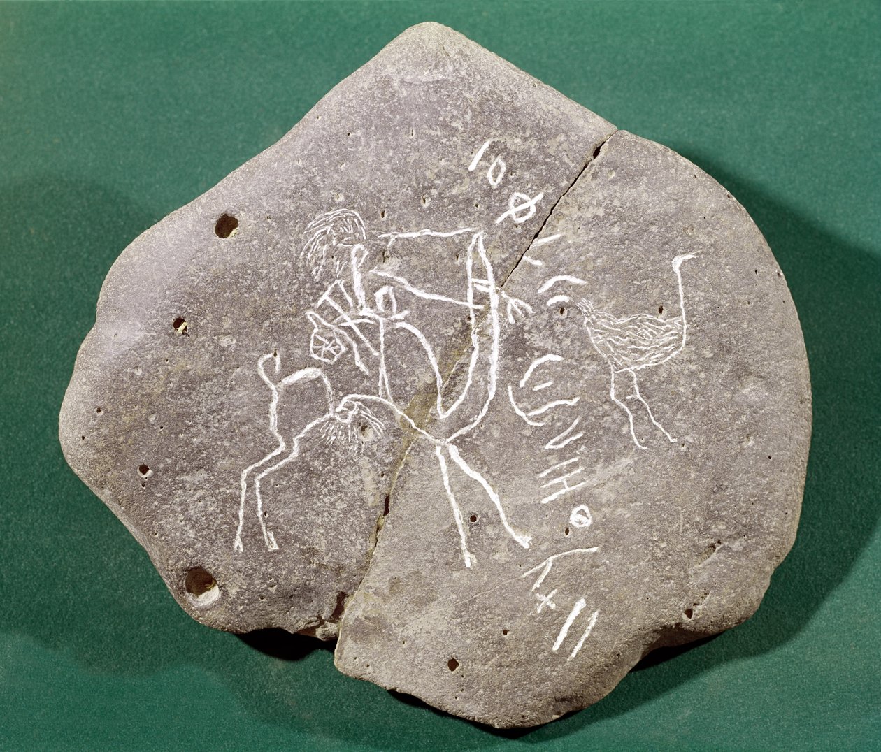Pierre inscrite avec un chasseur dans le désert et une inscription safaitique, 1er siècle av. J.-C.-3e siècle ap. J.-C. - Arabic School