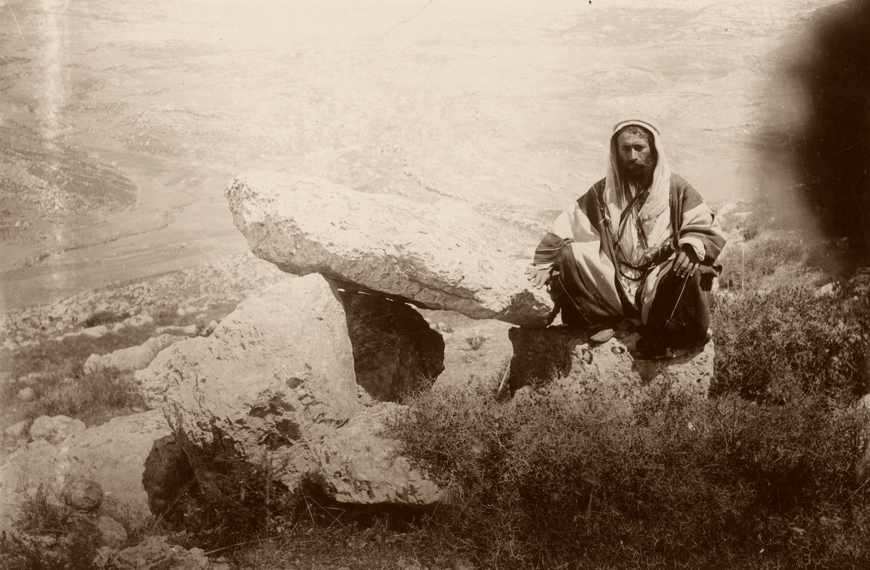Dolmen et homme, à l