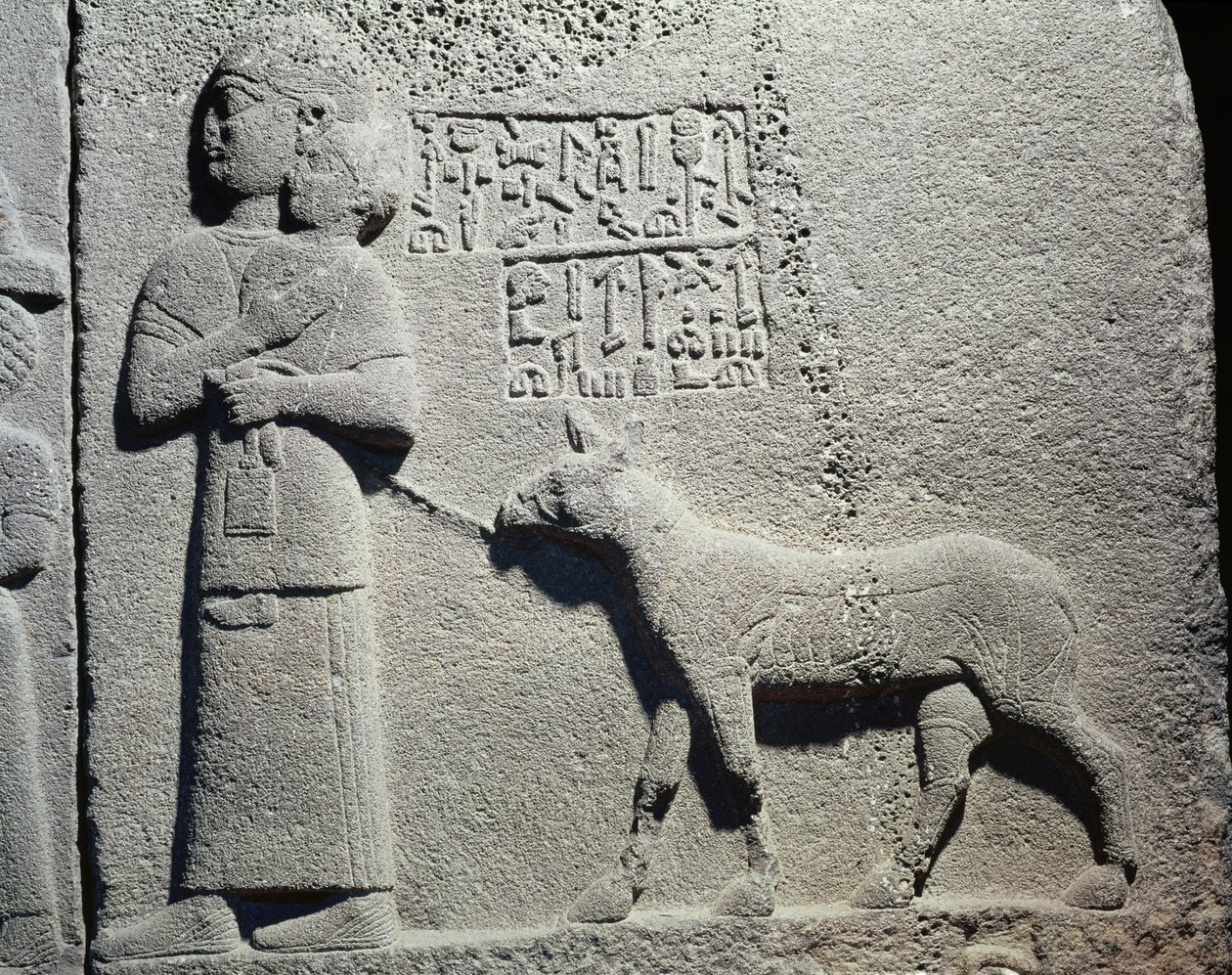 Reine ou nourrice portant Tuwarsais, le plus jeune fils du roi Araras, Carchemish, néo-hittite - Assyrian