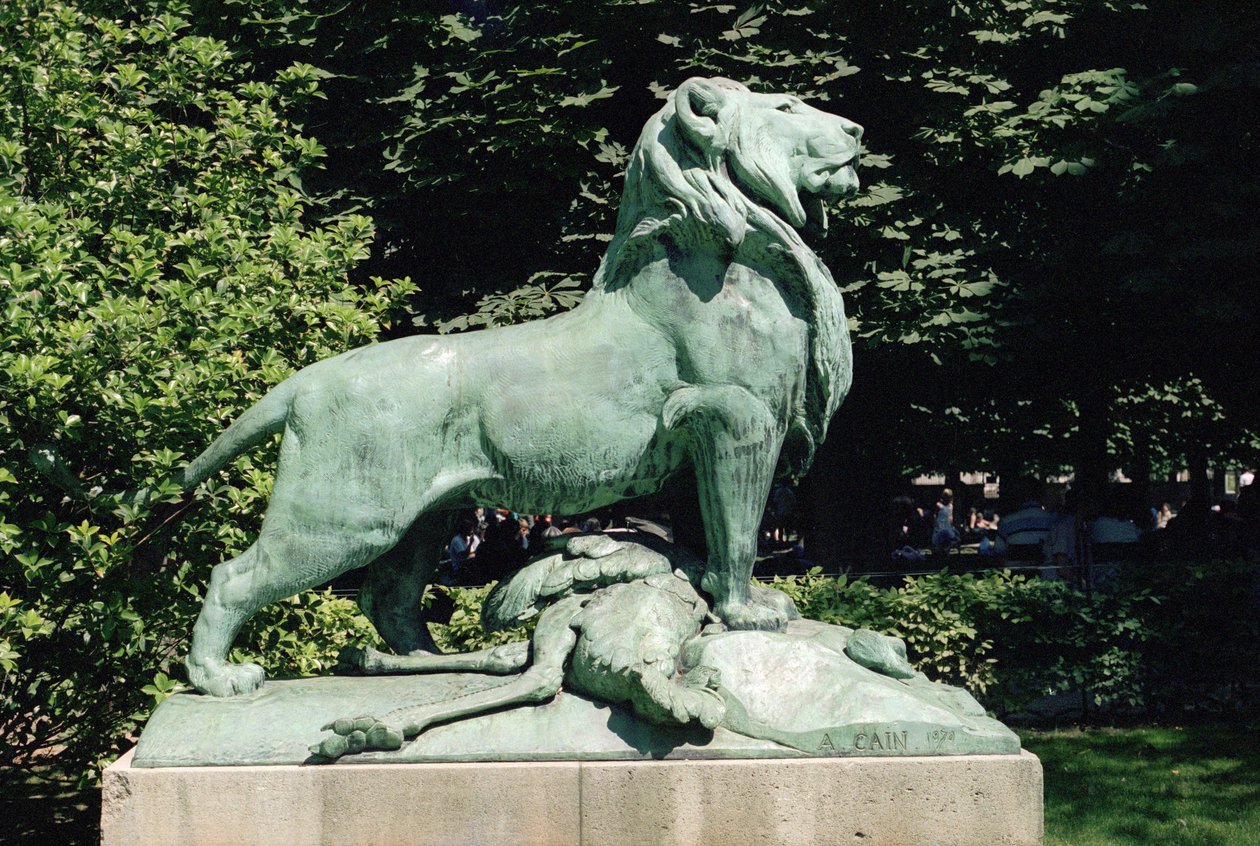Lion nubien et sa proie, 1870 (bronze) - Auguste Cain