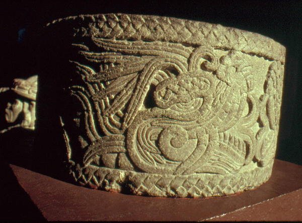 Urne avec serpent à plumes - Aztec