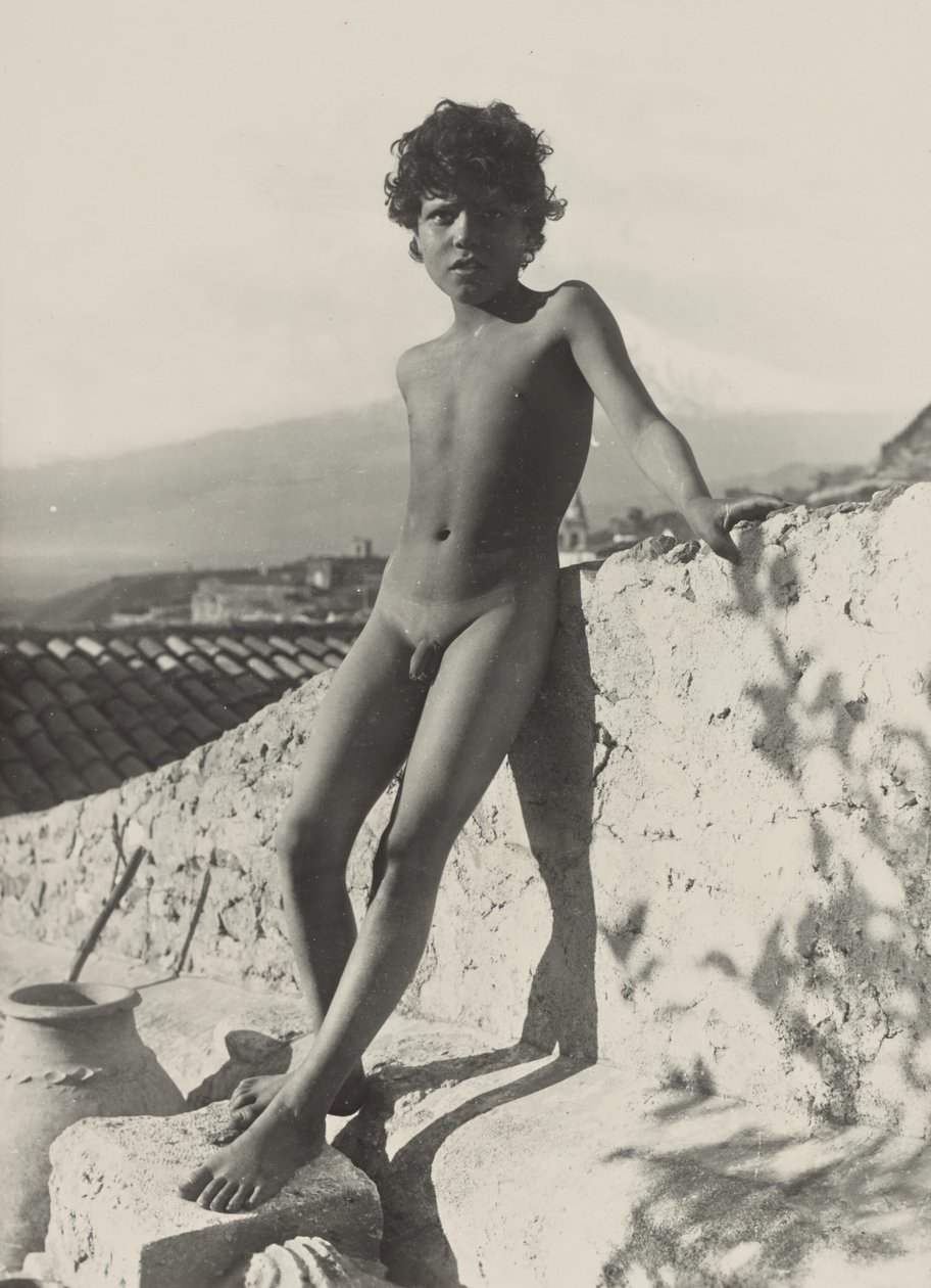 [Jeune fille nue debout] - Baron Wilhelm von Gloeden