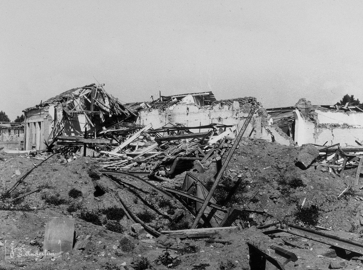 Les bombardements de Sermide : bâtiments endommagés pendant la Seconde Guerre mondiale - Bayard and Bertall