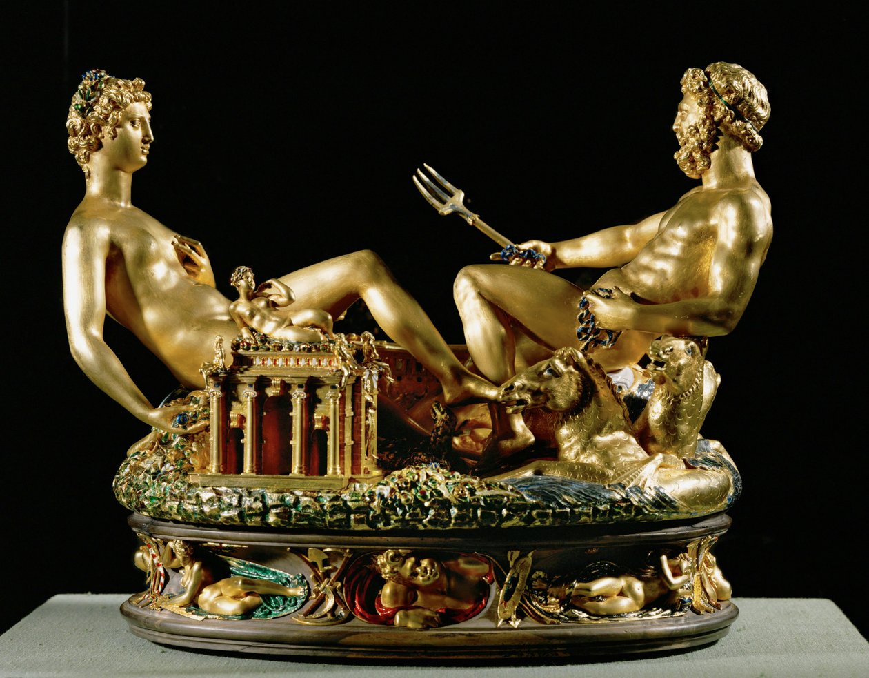 Saliera, salière (Or, niellerie et base en ébène) - Benvenuto Cellini