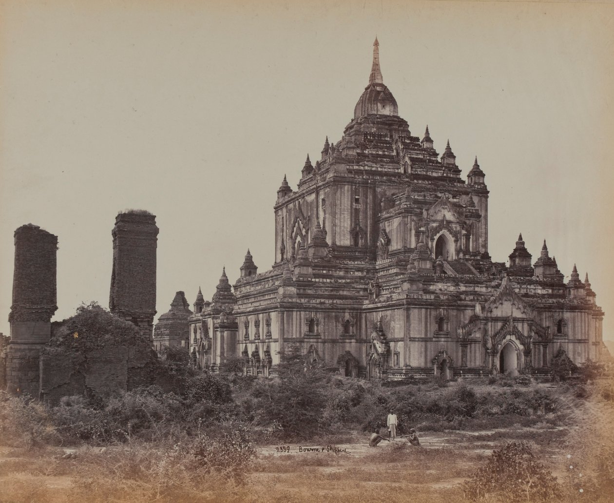 Ancienne pagode en brique - British Photographer
