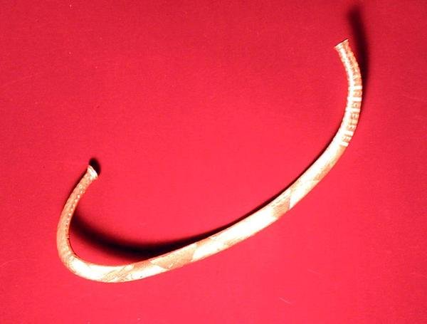 Collier trouvé à Ickleton, Cambridgeshire (or) - Bronze Age