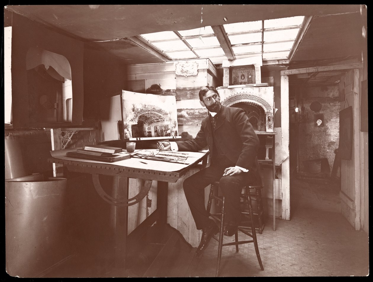 Un décorateur dans son studio, New York, 1901 - Byron Company